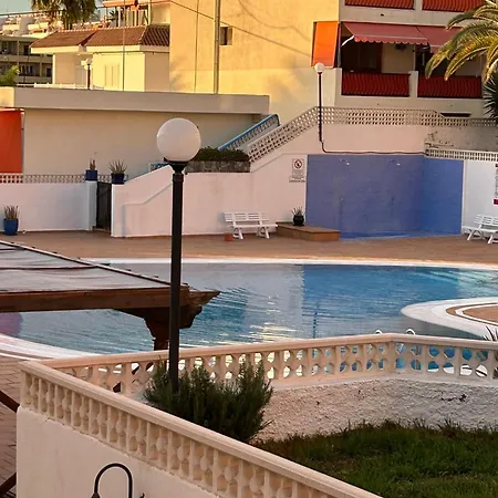 Prime Beachfront Location, Free Parking, Steps To The Apartmán Los Cristianos (Tenerife)